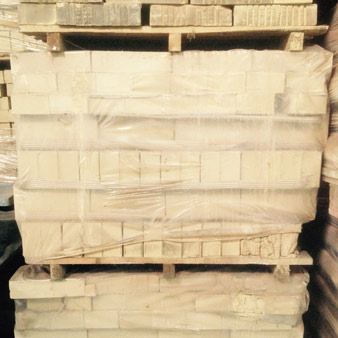 Cegła suszona na palecie